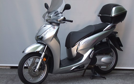 Gebrauchtmotorrad Honda SH300i - Bild 1 Gebrauchtmotorrad Honda SH300i - Bild 1