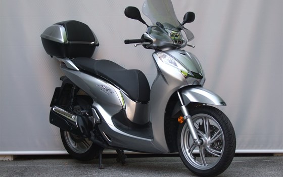 Gebrauchtmotorrad Honda SH300i - Bild 14 Gebrauchtmotorrad Honda SH300i - Bild 14