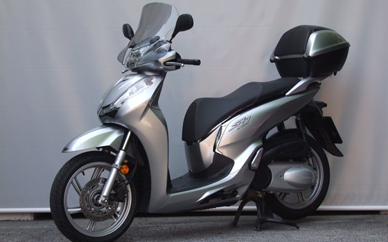 Gebrauchtmotorrad Honda SH300i - Bild 2 Gebrauchtmotorrad Honda SH300i - Bild 2