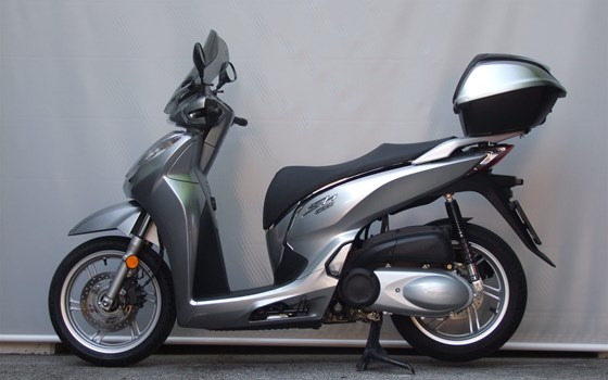 Gebrauchtmotorrad Honda SH300i - Bild 3 Gebrauchtmotorrad Honda SH300i - Bild 3