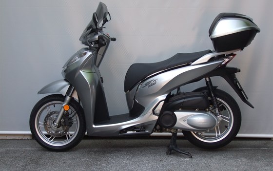 Gebrauchtmotorrad Honda SH300i - Bild 4 Gebrauchtmotorrad Honda SH300i - Bild 4