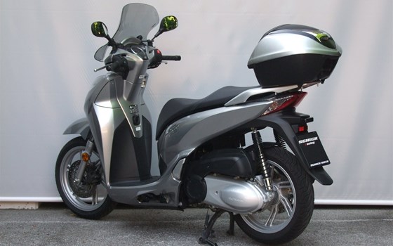Gebrauchtmotorrad Honda SH300i - Bild 5 Gebrauchtmotorrad Honda SH300i - Bild 5