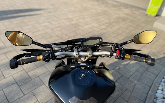 Gebrauchtmotorrad Yamaha MT-09 Street Rally - Bild 7 Gebrauchtmotorrad Yamaha MT-09 Street Rally - Bild 7