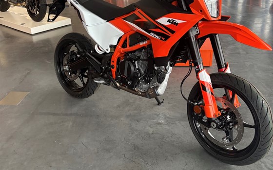 Neufahrzeug KTM 125 SMC R - Bild 10
