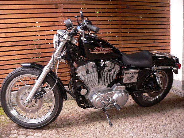 Gebrauchtmotorrad Harley-Davidson Sportster XL 883 Hugger