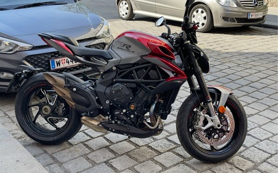 Gebrauchtmotorrad MV Agusta Brutale 800 RR SCS - Bild 1 Gebrauchtmotorrad MV Agusta Brutale 800 RR SCS - Bild 1