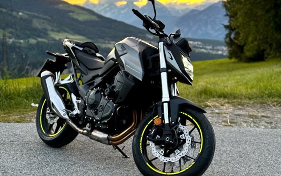 Gebrauchtmotorrad Honda CBR 750 - Bild 1 Gebrauchtmotorrad Honda CBR 750 - Bild 1