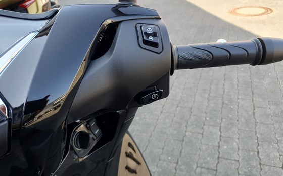 Gebrauchtmotorrad Honda SH125i - Bild 18