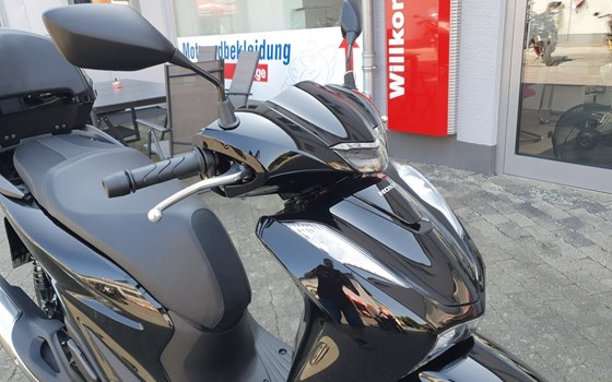 Gebrauchtmotorrad Honda SH125i - Bild 7