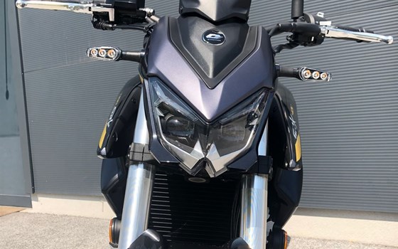 Gebrauchtmotorrad QJ Motor SRK 400 - Bild 9 Gebrauchtmotorrad QJ Motor SRK 400 - Bild 9