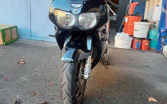 Gebrauchtmotorrad Honda CBR 900 RR Fireblade - Bild 2 Gebrauchtmotorrad Honda CBR 900 RR Fireblade - Bild 2