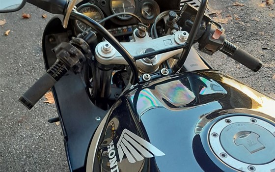 Gebrauchtmotorrad Honda CBR 900 RR Fireblade - Bild 5 Gebrauchtmotorrad Honda CBR 900 RR Fireblade - Bild 5