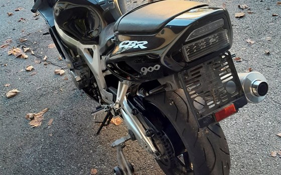 Gebrauchtmotorrad Honda CBR 900 RR Fireblade - Bild 6 Gebrauchtmotorrad Honda CBR 900 RR Fireblade - Bild 6