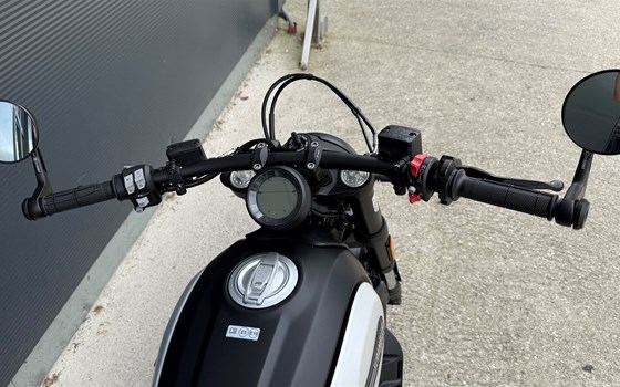 Gebrauchtmotorrad Ducati Scrambler Icon Dark - Bild 3