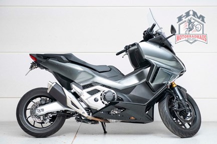 Honda Forza 750