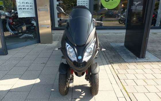 Gebrauchtmotorrad Piaggio MP3 300 - Bild 2