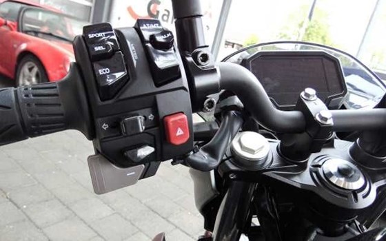 Gebrauchtmotorrad Kawasaki Z7 Hybrid - Bild 7