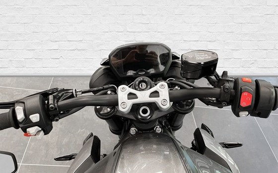 Gebrauchtmotorrad Triumph Street Triple RS - Bild 6