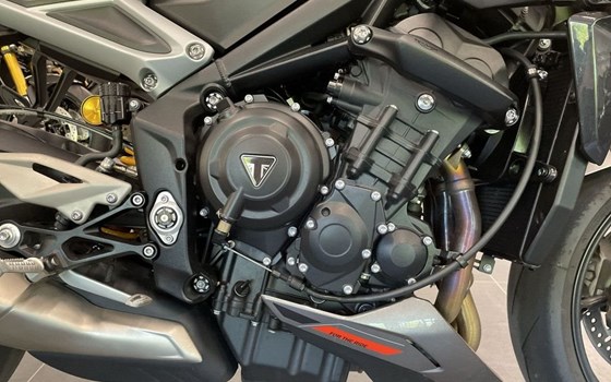 Gebrauchtmotorrad Triumph Street Triple RS - Bild 9
