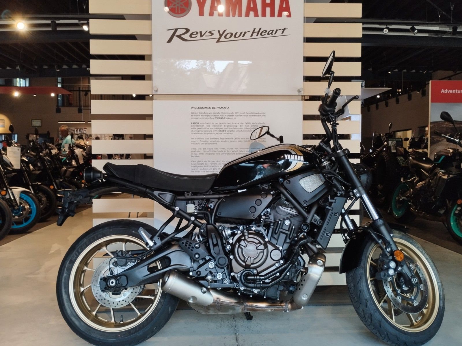 Yamaha XSR700 