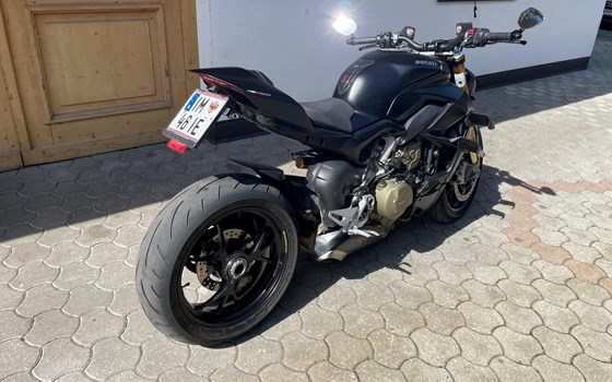 Gebrauchtmotorrad Ducati Streetfighter V4 S - Bild 2 Gebrauchtmotorrad Ducati Streetfighter V4 S - Bild 2
