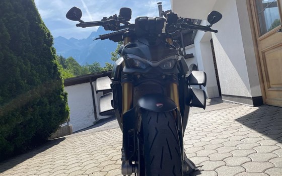 Gebrauchtmotorrad Ducati Streetfighter V4 S - Bild 3 Gebrauchtmotorrad Ducati Streetfighter V4 S - Bild 3