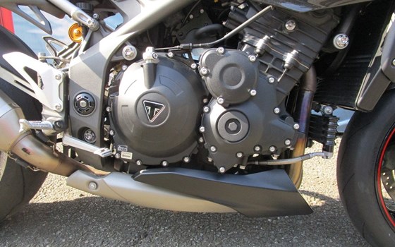 Gebrauchtmotorrad Triumph Speed Triple RS - Bild 9