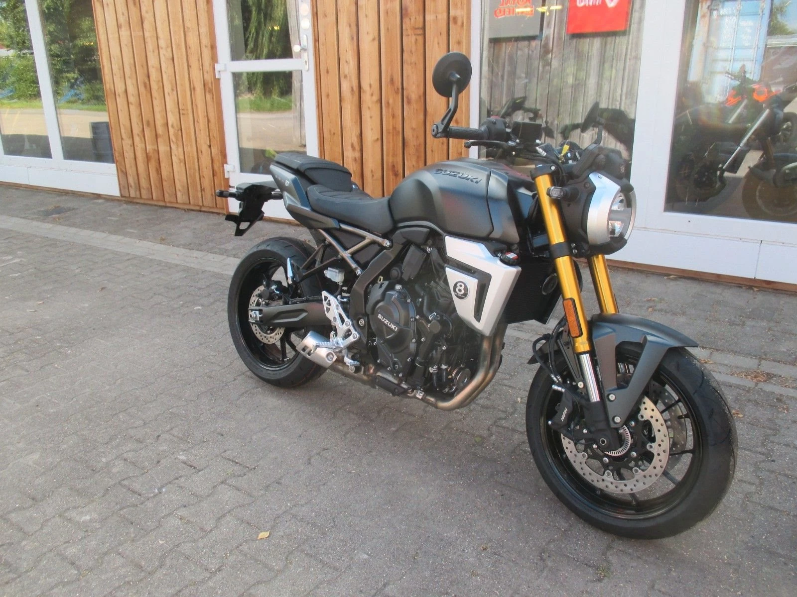 Suzuki GSX-8T