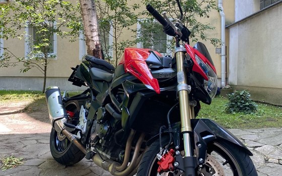 Gebrauchtmotorrad Suzuki GSR 750 - Bild 9 Gebrauchtmotorrad Suzuki GSR 750 - Bild 9
