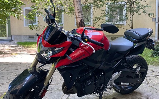 Gebrauchtmotorrad Suzuki GSR 750 - Bild 7 Gebrauchtmotorrad Suzuki GSR 750 - Bild 7