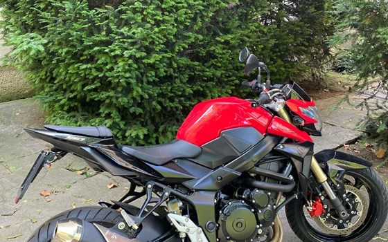 Gebrauchtmotorrad Suzuki GSR 750 - Bild 1 Gebrauchtmotorrad Suzuki GSR 750 - Bild 1