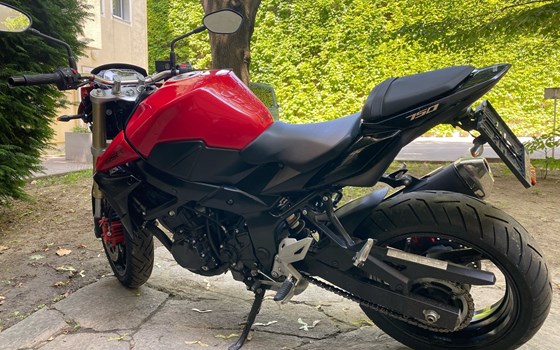 Gebrauchtmotorrad Suzuki GSR 750 - Bild 3 Gebrauchtmotorrad Suzuki GSR 750 - Bild 3
