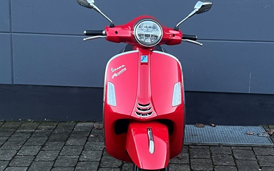 Gebrauchtmotorrad Vespa GTS 125 Super - Bild 3