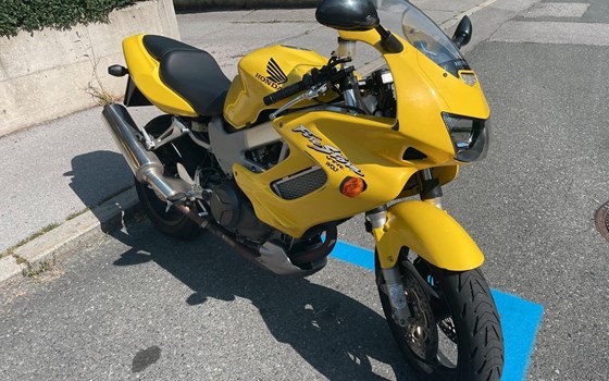 Gebrauchtmotorrad Honda VTR 1000 F Fire Storm - Bild 2 Gebrauchtmotorrad Honda VTR 1000 F Fire Storm - Bild 2