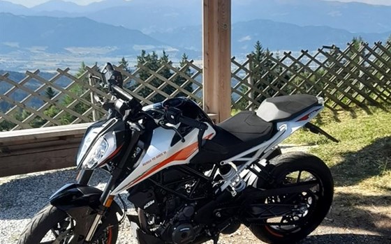 Gebrauchtmotorrad KTM 390 Duke - Bild 3 Gebrauchtmotorrad KTM 390 Duke - Bild 3