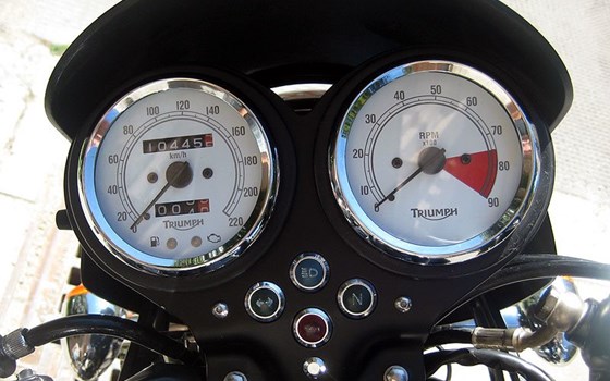 Gebrauchtmotorrad Triumph Thruxton - Bild 5 Gebrauchtmotorrad Triumph Thruxton - Bild 5