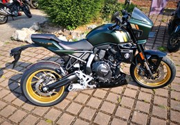 Neumotorrad Suzuki GSX-8TT