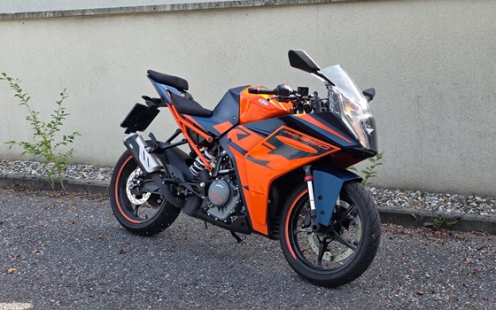 Gebrauchtmotorrad KTM RC 390 - Bild 1 Gebrauchtmotorrad KTM RC 390 - Bild 1