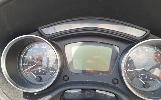 Gebrauchtmotorrad Piaggio MP3 500ie LT Sport - Bild 5 Gebrauchtmotorrad Piaggio MP3 500ie LT Sport - Bild 5