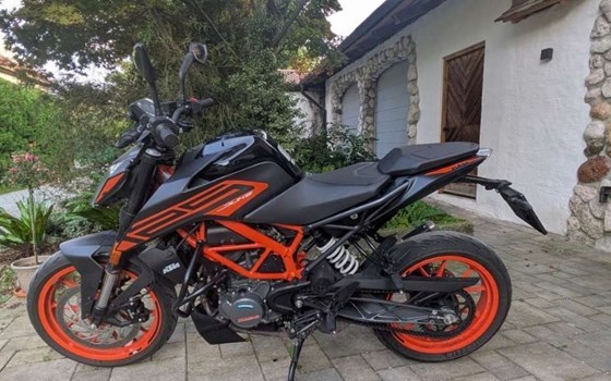 Gebrauchtmotorrad KTM 125 Duke - Bild 1 Gebrauchtmotorrad KTM 125 Duke - Bild 1