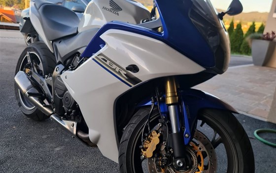 Gebrauchtmotorrad Honda CBR 600 F - Bild 1 Gebrauchtmotorrad Honda CBR 600 F - Bild 1