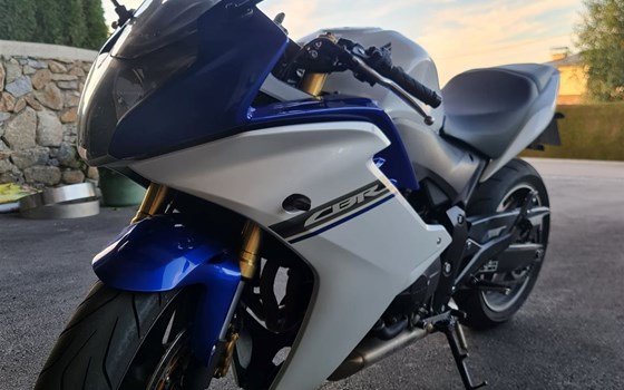 Gebrauchtmotorrad Honda CBR 600 F - Bild 2 Gebrauchtmotorrad Honda CBR 600 F - Bild 2