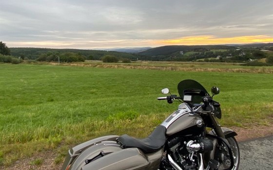 Gebrauchtmotorrad Harley-Davidson Road King Classic FLHRC - Bild 1