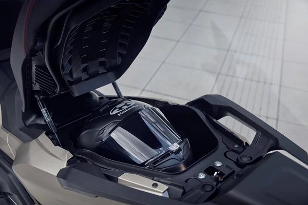 Honda Forza 750 (Pearl Glare White) - Bild 10