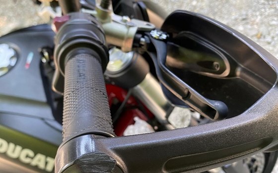 Gebrauchtmotorrad Ducati Hypermotard 821 - Bild 7 Gebrauchtmotorrad Ducati Hypermotard 821 - Bild 7