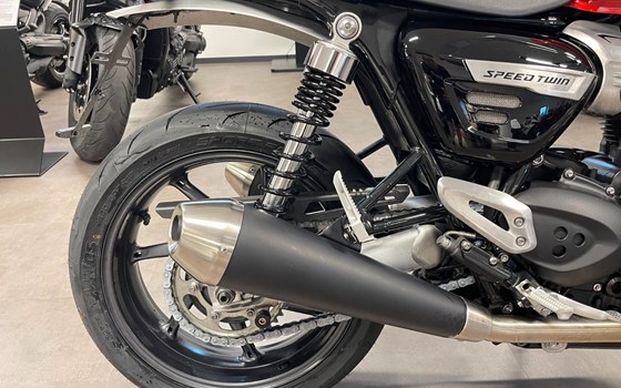 Gebrauchtmotorrad Triumph Speed Twin 1200 - Bild 2