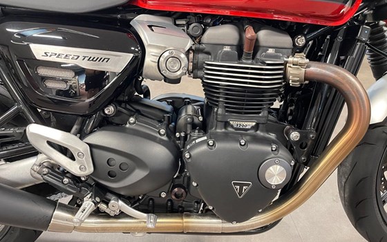 Gebrauchtmotorrad Triumph Speed Twin 1200 - Bild 3