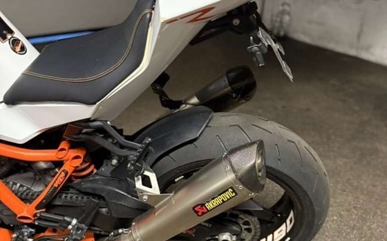 Gebrauchtmotorrad KTM 1190 RC8 R - Bild 4 Gebrauchtmotorrad KTM 1190 RC8 R - Bild 4