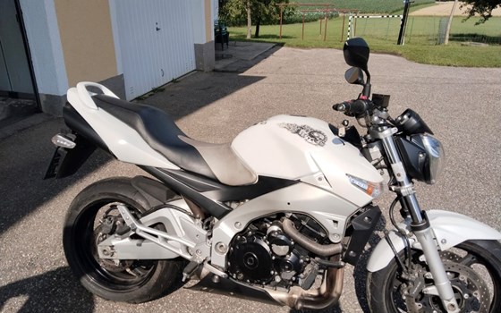 Gebrauchtmotorrad Suzuki GSR 600 - Bild 1 Gebrauchtmotorrad Suzuki GSR 600 - Bild 1