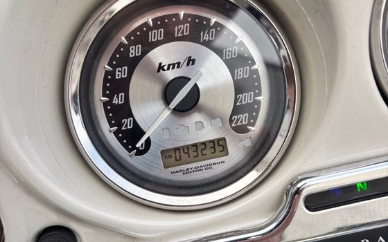 Gebrauchtmotorrad Harley-Davidson CVO FLHTCUSE Ultra Classic Electra Glide - Bild 4